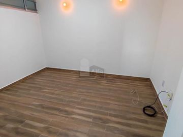 Departamento venta en Zona Esmeralda en planta baja con jardín.