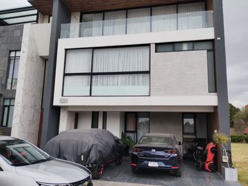 VENTA CASA FRACCIONAMIENTO BOSQUES DE ZAVALETA!!