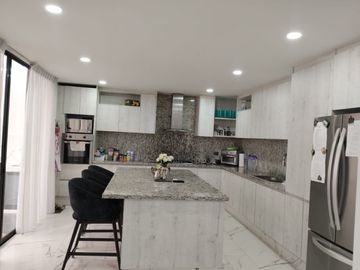 VENTA CASA FRACCIONAMIENTO BOSQUES DE ZAVALETA!!