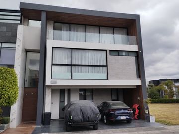 VENTA CASA FRACCIONAMIENTO BOSQUES DE ZAVALETA!!