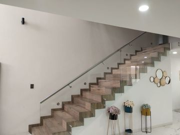 VENTA CASA FRACCIONAMIENTO BOSQUES DE ZAVALETA!!