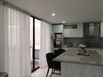 VENTA CASA FRACCIONAMIENTO BOSQUES DE ZAVALETA!!