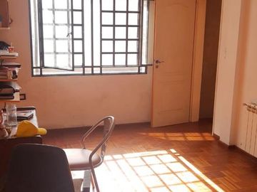 Casa en venta - 3 Dormitorios 2 Baños - Cocheras - 220 mts2 - La Plata