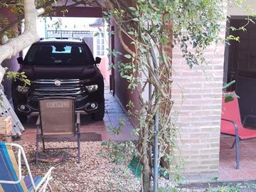 Casa en venta - 3 Dormitorios 2 Baños - Cocheras - 220 mts2 - La Plata