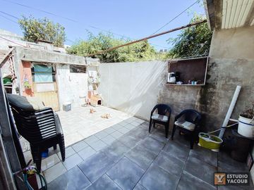 Casa en venta - 2 dormitorios 1 baño - Cochera - 107mts2 - Barrio Norte, La Plata