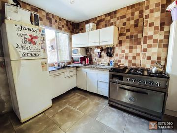 Casa en venta - 2 dormitorios 1 baño - Cochera - 107mts2 - Barrio Norte, La Plata