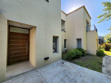 VENTA - CASA - LOTE INTERNO - SANTA CATALINA, VILLANUEVA
