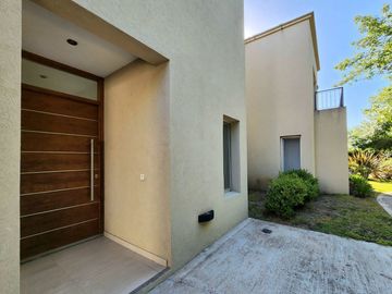VENTA - CASA - LOTE INTERNO - SANTA CATALINA, VILLANUEVA
