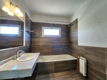 VENTA - CASA - LOTE INTERNO - SANTA CATALINA, VILLANUEVA