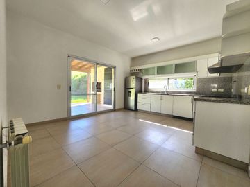 VENTA - CASA - LOTE INTERNO - SANTA CATALINA, VILLANUEVA