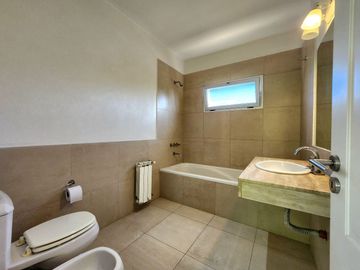 VENTA - CASA - LOTE INTERNO - SANTA CATALINA, VILLANUEVA