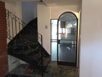 Casa en venta - 3 dormitorios 2 baños 1 cochera - 137mts2 - La Plata