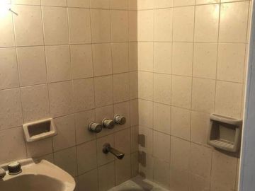 Casa en venta - 3 dormitorios 2 baños 1 cochera - 137mts2 - La Plata