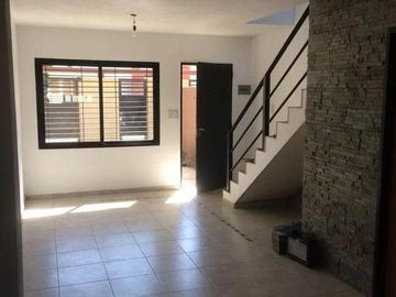 Dúplex en venta - 1 dormitorio 2 baños 1 cochera - 115mts2 - Villa Elvira