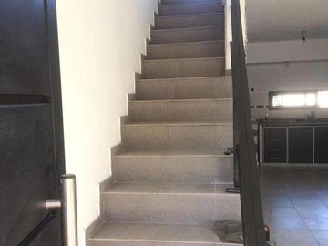 Dúplex en venta - 1 dormitorio 2 baños 1 cochera - 115mts2 - Villa Elvira