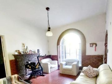 Casa en venta - 5 dormitorios 3 baños - Cochera - 1278mts2 - City Bell, La Plata