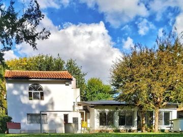 Casa en venta - 5 dormitorios 3 baños - Cochera - 1278mts2 - City Bell, La Plata