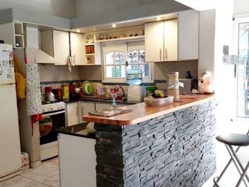 Casa en venta - 5 dormitorios 3 baños - Cochera - 1278mts2 - City Bell, La Plata