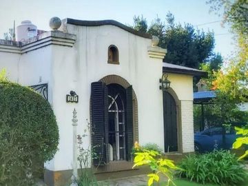 Casa en venta - 5 dormitorios 3 baños - Cochera - 1278mts2 - City Bell, La Plata