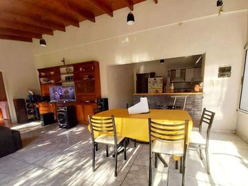 Casa en venta - 5 dormitorios 3 baños - Cochera - 1278mts2 - City Bell, La Plata