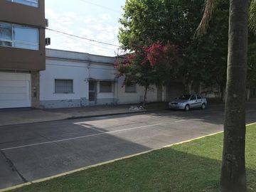 Casa en venta - 2 dormitorios 1 baño - 86mts2 - La Plata