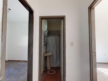 Casa en venta - 2 dormitorios 1 baño - 86mts2 - La Plata