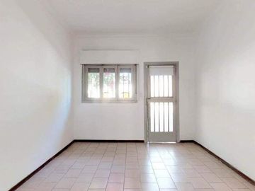 Casa en venta - 2 dormitorios 1 baño - 86mts2 - La Plata