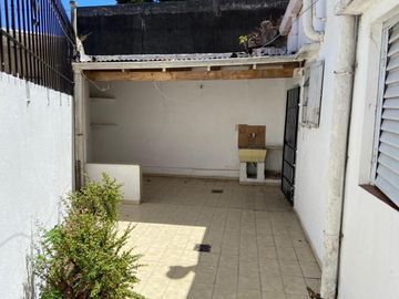 Casa en venta - 2 dormitorios 1 baño - 86mts2 - La Plata