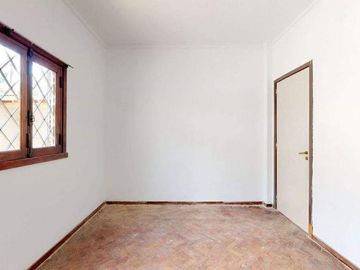 Casa en venta - 2 dormitorios 1 baño - 86mts2 - La Plata