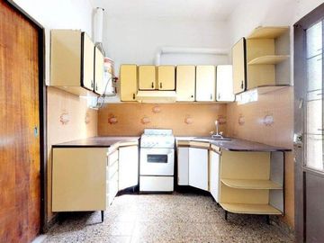 Casa en venta - 2 dormitorios 1 baño - 86mts2 - La Plata