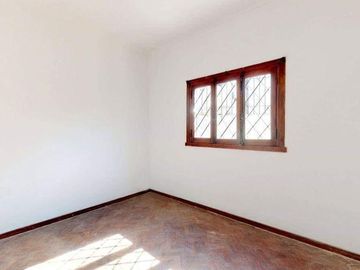 Casa en venta - 2 dormitorios 1 baño - 86mts2 - La Plata
