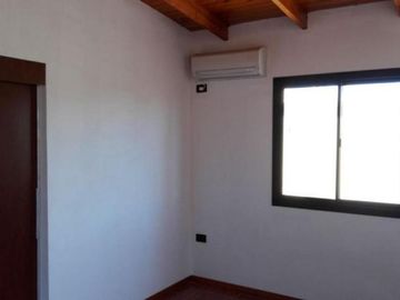 Dúplex en venta - 2 dormitorios 2 baños - Cochera - 94 mts2 - Villa Elvira, La Plata