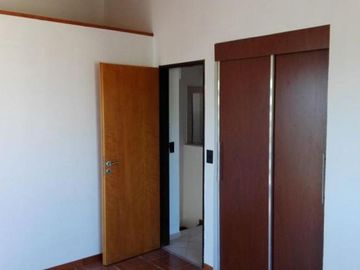 Dúplex en venta - 2 dormitorios 2 baños - Cochera - 94 mts2 - Villa Elvira, La Plata