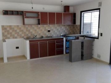 Dúplex en venta - 2 dormitorios 2 baños - Cochera - 94 mts2 - Villa Elvira, La Plata