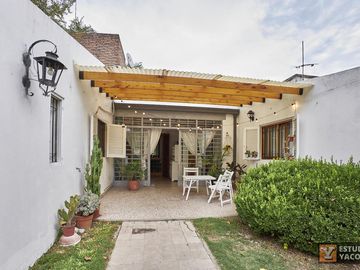 Casa venta - 3 dormitorios 2 baños - Cocheras - Piscina - 180mts2 - City Bell, La Plata