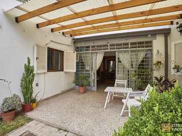Casa venta - 3 dormitorios 2 baños - Cocheras - Piscina - 180mts2 - City Bell, La Plata