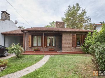 Casa venta - 3 dormitorios 2 baños - Cocheras - Piscina - 180mts2 - City Bell, La Plata