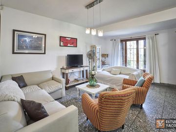 Casa venta - 3 dormitorios 2 baños - Cocheras - Piscina - 180mts2 - City Bell, La Plata