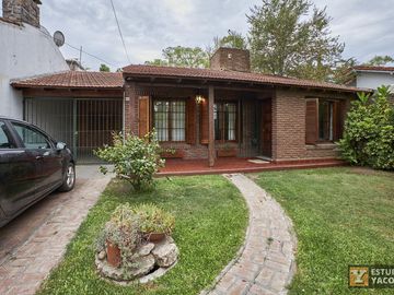 Casa venta - 3 dormitorios 2 baños - Cocheras - Piscina - 180mts2 - City Bell, La Plata
