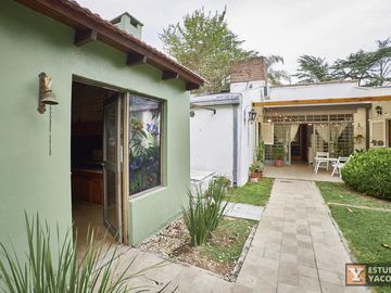 Casa venta - 3 dormitorios 2 baños - Cocheras - Piscina - 180mts2 - City Bell, La Plata