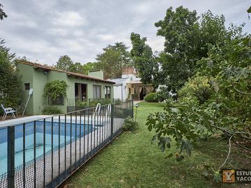 Casa venta - 3 dormitorios 2 baños - Cocheras - Piscina - 180mts2 - City Bell, La Plata