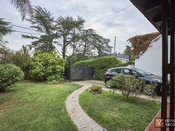 Casa venta - 3 dormitorios 2 baños - Cocheras - Piscina - 180mts2 - City Bell, La Plata