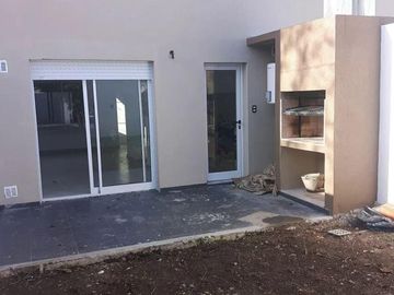 Dúplex en venta - 2 Dormitorios 2 Baños 1 Cochera - 70 mts2 - Tolosa