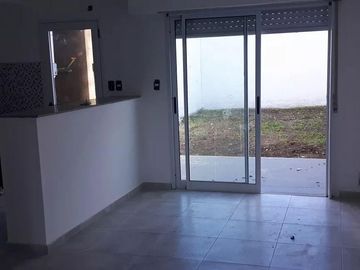 Dúplex en venta - 2 Dormitorios 2 Baños 1 Cochera - 70 mts2 - Tolosa