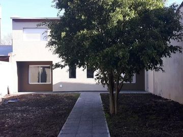 Dúplex en venta - 2 Dormitorios 2 Baños 1 Cochera - 70 mts2 - Tolosa