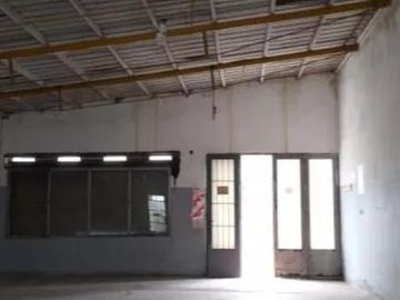 Depósito en venta - 1 baño - 160 mts2 - La Plata