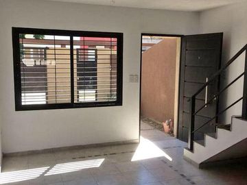 Dúplex en venta - 1 dormitorio 2 baños 1 cochera - 115 mts2 - Villa Elvira