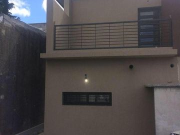 Dúplex en venta - 1 dormitorio 2 baños 1 cochera - 115 mts2 - Villa Elvira