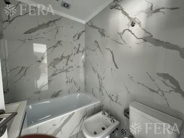 Venta departamento monoambiente con balcón en Wilde