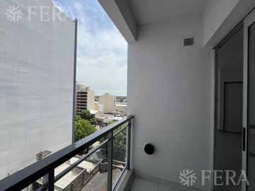 Venta departamento monoambiente con balcón en Wilde